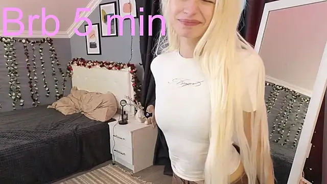 Naomi_Demio webcam