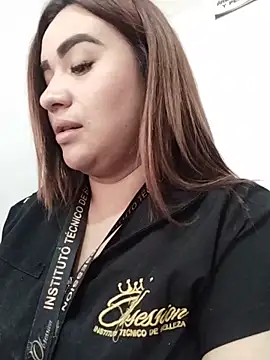 EmaGw7 live cam on StripChat