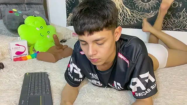 Bldavioro45 - Male webcam sex chat