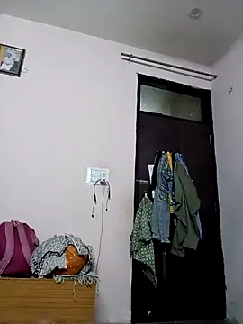Meloni_71 live cam on StripChat