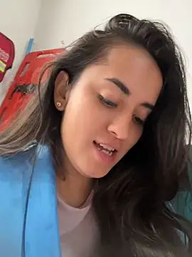 Antonella_Julieta live cam on StripChat