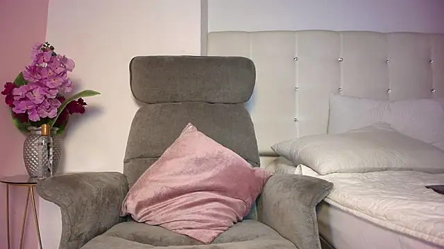 lilyth_bloom live cam on StripChat