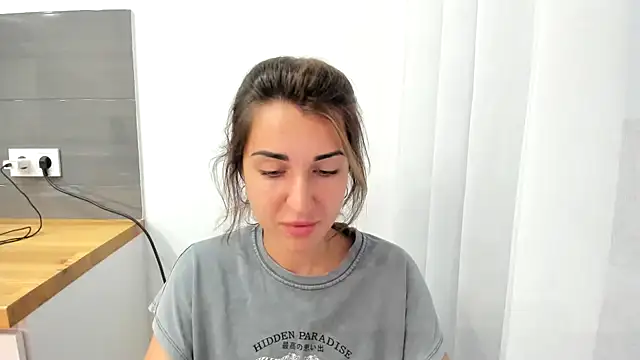 summmmersky1 live cam on StripChat