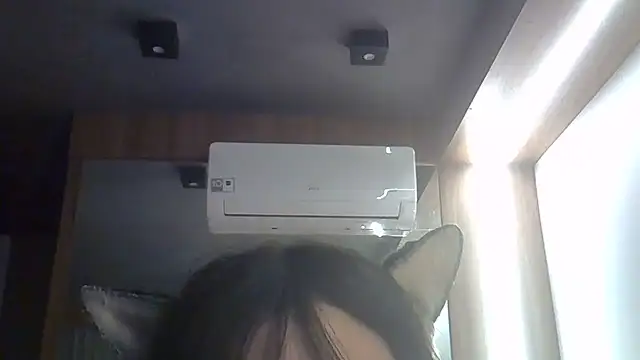 SkinnyKitten live cam on StripChat