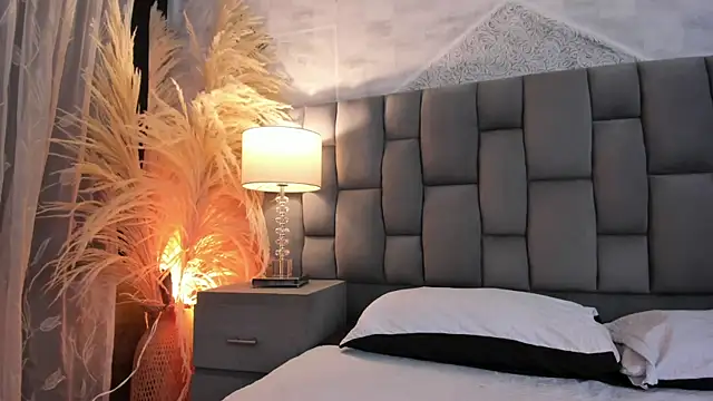 CarolineFyre webcam