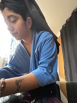 Monica17 live cam on StripChat