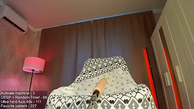 Juicy_Vikki live cam on StripChat