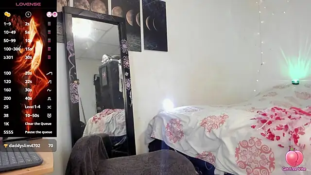 chloe_kisses webcam