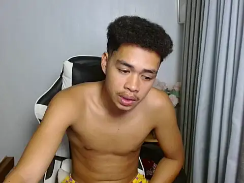 curlyasian_njxx webcam