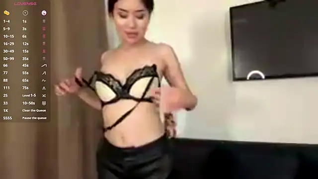 Ur_neighbor_Kira webcam