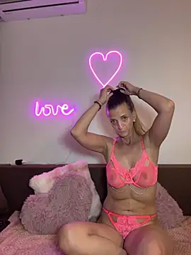 Sabrinedivinee live cam on StripChat