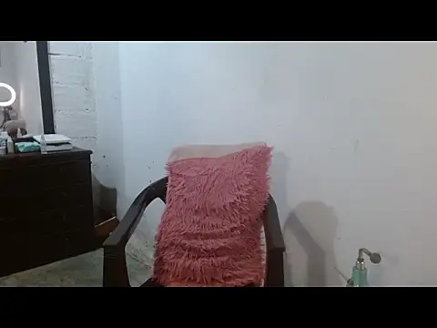 Larry-n-clouds live cam on StripChat