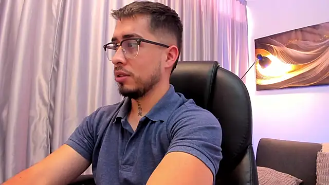 Tommas_Jhonson live cam on StripChat