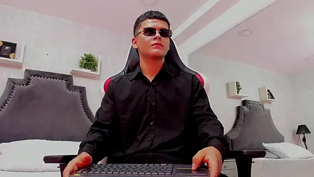 DylanRoyce_ live cam on StripChat