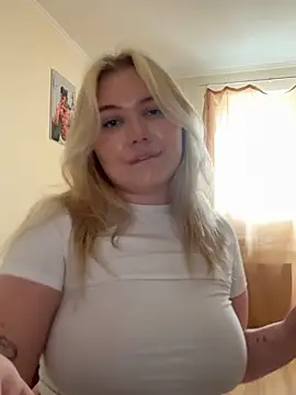 cutiejuliee live cam on StripChat