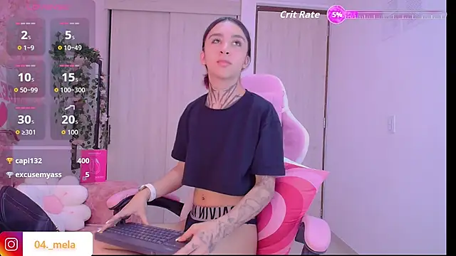 naomi_femme live cam on StripChat