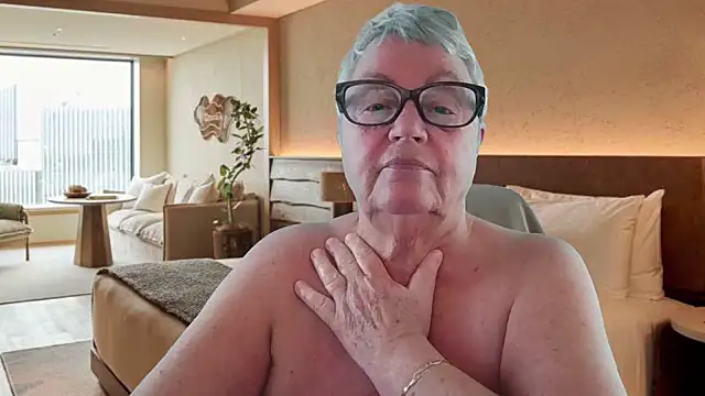 Mystery-Grandmother webcam