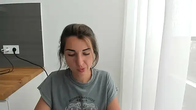 summmmersky1 live cam on StripChat