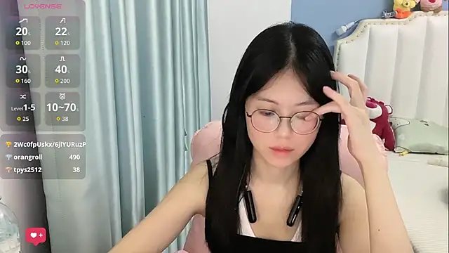 Luna-666 live cam on StripChat