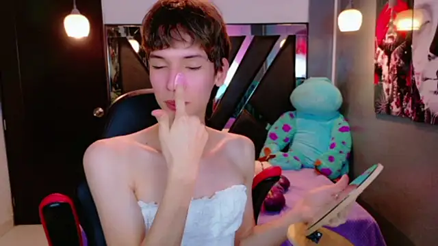 Stefany_PiInk live cam on StripChat