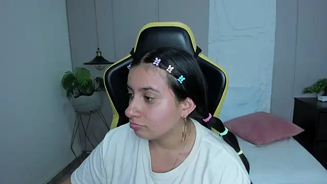 kira_relish webcam