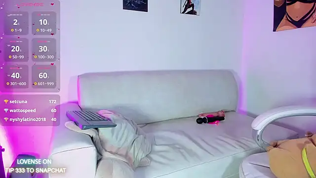 miakushmodel webcam
