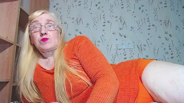 MadamBombShell webcam