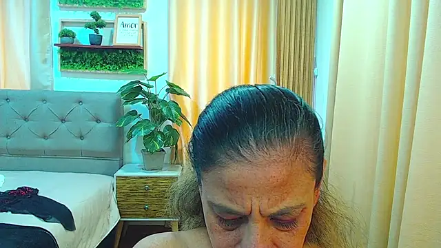 sasi_luna live cam on StripChat