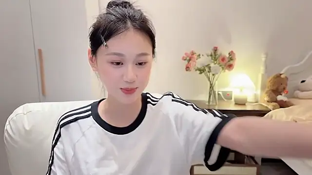 Hu-uzzzZ live cam on StripChat