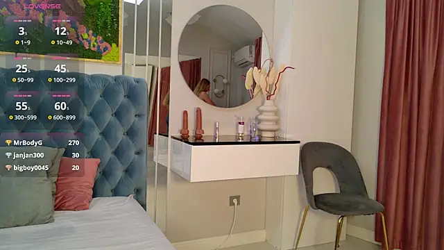 SiennaPierce live cam on StripChat