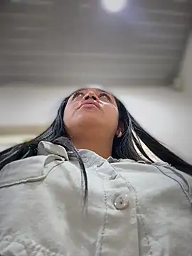 _Mia-Safety_Inspector live cam on StripChat