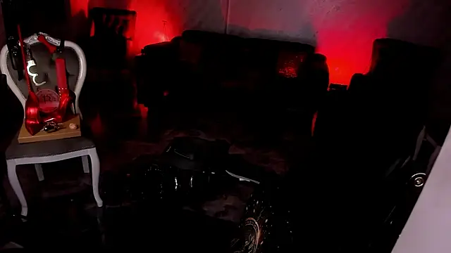 FinDomGod live cam on StripChat