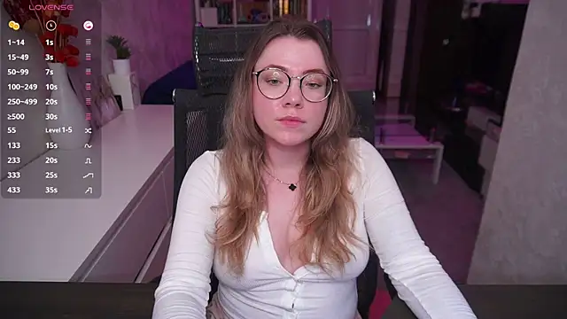 RemyCute live cam on StripChat