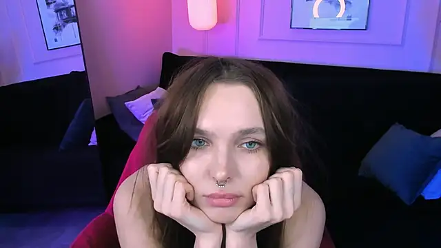 ChloeSunny live cam on StripChat