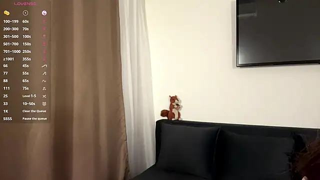 Ur_neighbor_Kira webcam