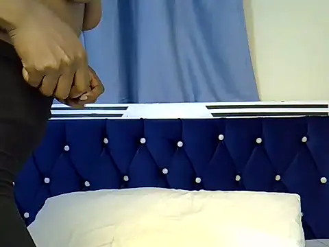 Goddess_nanaya live cam on StripChat