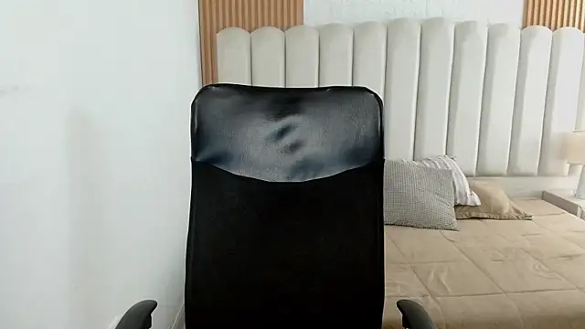 shaneelle live cam on StripChat