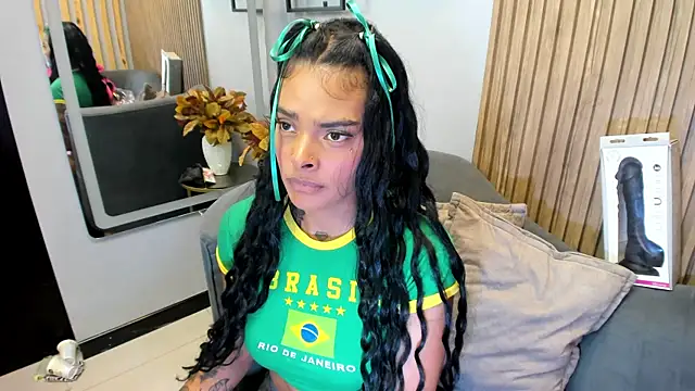 EmmaEbony_ webcam