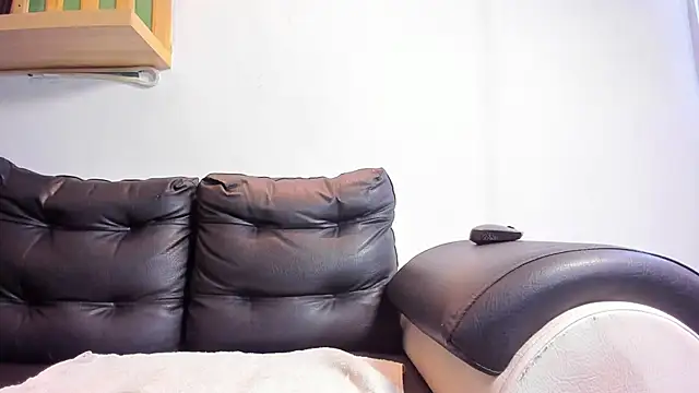 veronica_em1 live cam on StripChat