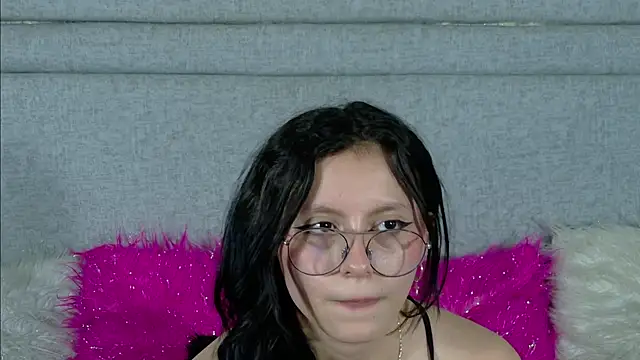 Naomimolie webcam