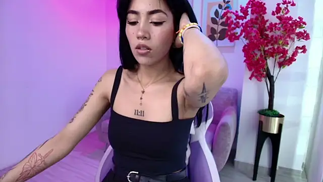 Rainy_doll live cam on StripChat