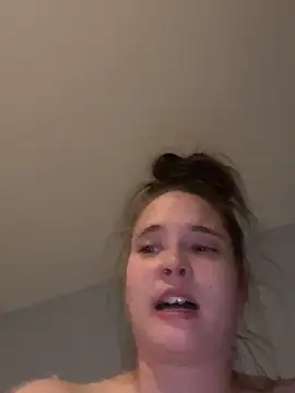 Poppylooloo live cam on StripChat