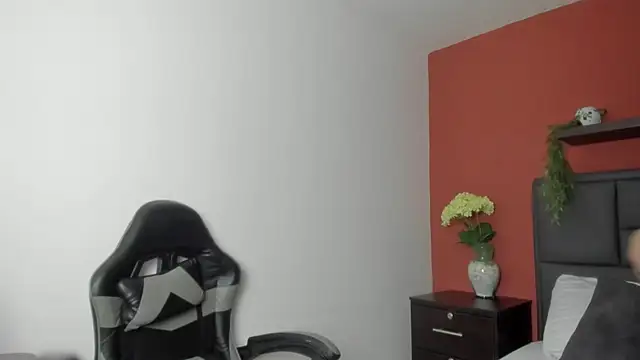 ariadna_greedy live cam on StripChat