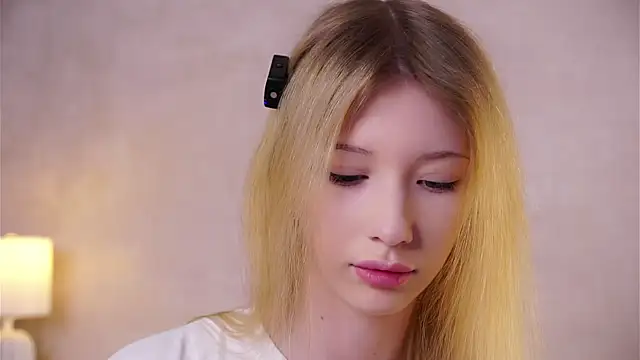 SunnivaCovil live cam on StripChat
