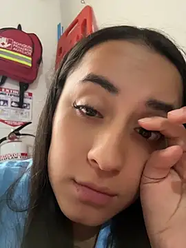Antonella_Julieta live cam on StripChat