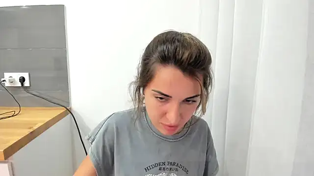 summmmersky1 live cam on StripChat