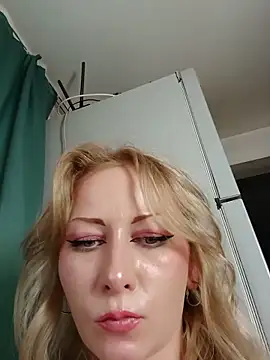 leilahotX live cam on StripChat