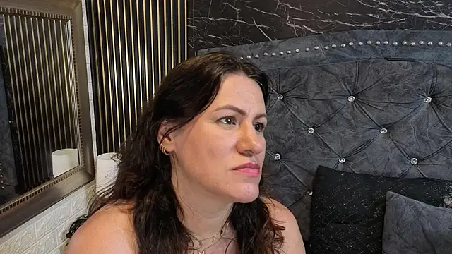 charlotte__G live cam on StripChat