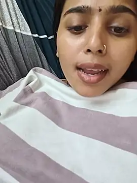 Cute-Simmi69 webcam