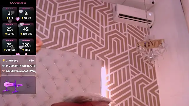 SashaDurante webcam